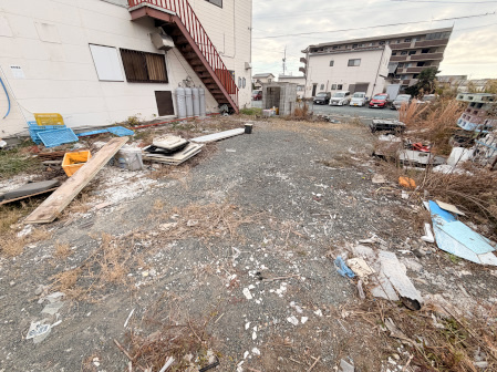 根洗町貸店舗　南棟の駐車場
