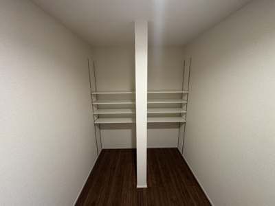 【収納】 | うるま市与那城屋慶名（全3棟）3号棟 | 3号棟　可動棚付き納戸♪