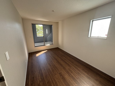 【洋室】 | うるま市与那城屋慶名（全3棟）3号棟 | 3号棟　洋室6.7帖＋WIC付き♪