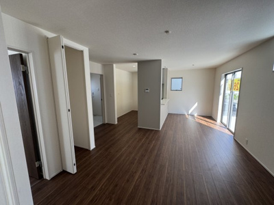 【居間・リビング】 | うるま市与那城屋慶名（全3棟）3号棟 | 3号棟　LDK16.5帖♪リビング階段＋リビング収納付き♪