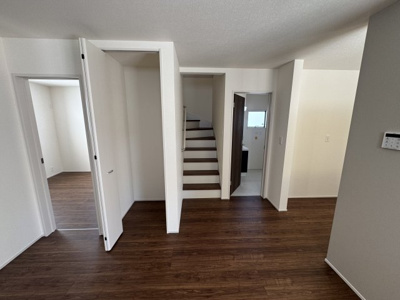 【居間・リビング】 | うるま市与那城屋慶名（全3棟）3号棟 | 3号棟　LDK16.5帖♪リビング階段＋リビング収納付き♪