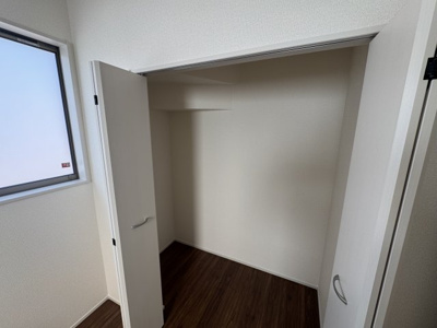 【収納】 | うるま市与那城屋慶名（全3棟）3号棟 | 3号棟　1階洋室♪