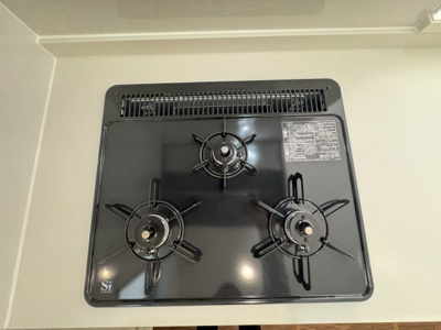 【キッチン】 | うるま市与那城屋慶名（全3棟）3号棟 | 3号棟　三口コンロ♪