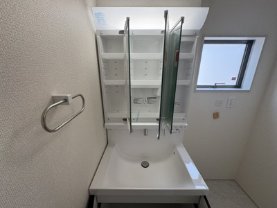 【独立洗面台】 | うるま市与那城屋慶名（全3棟）3号棟 | 3号棟　三面鏡付き洗髪洗面化粧台♪