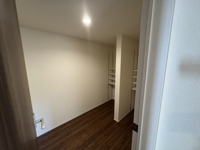 【収納】 | うるま市与那城屋慶名（全3棟）3号棟 | 3号棟　可動棚付き納戸♪