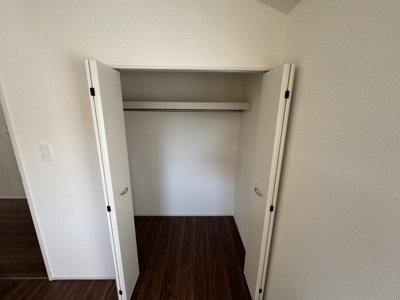 【収納】 | うるま市与那城屋慶名（全3棟）3号棟 | 3号棟　洋室6帖＋CL付き♪
