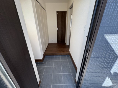 【玄関】 | うるま市与那城屋慶名（全3棟）3号棟 | 3号棟　十分な収納付き玄関♪