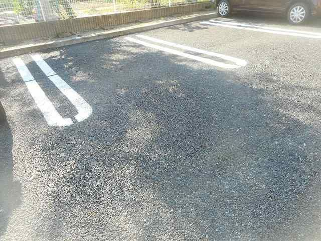 サンレジデンス　エコーの駐車場|駐車場完備です