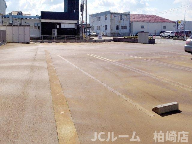 柏崎市幸町のアパートの駐車場