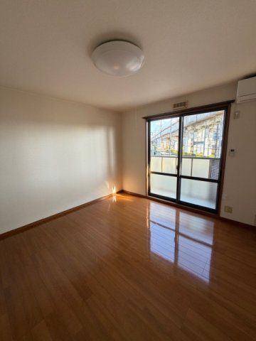 ルネッサンス花岡Aの居間・リビング