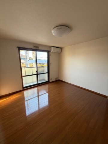 ルネッサンス花岡Aの居間・リビング