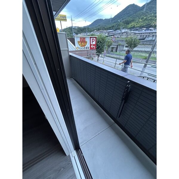 ザ・アパートメント谷上のバルコニー