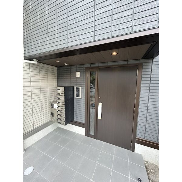 ザ・アパートメント谷上のエントランス