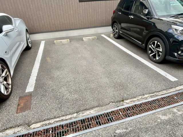 パレ　シェーヌ　デ　クールⅢの駐車場