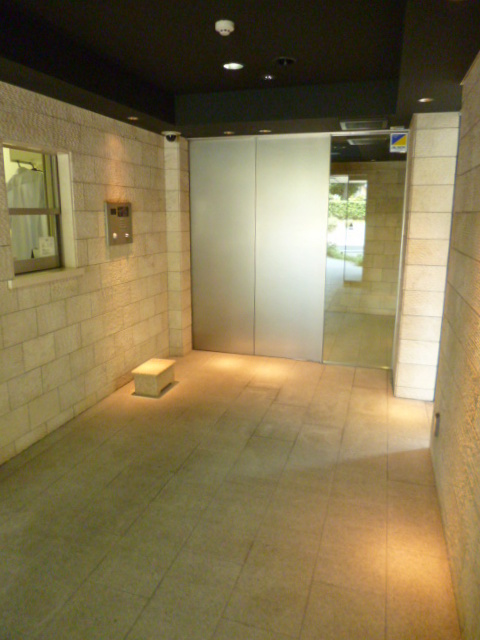 アトラス雑司が谷のロビー|★オートロック付きのエントランス★