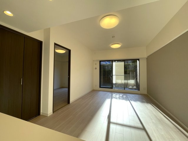 駅に近すぎも良くない！この３分がちょうど良い『コスモ星川パークステージ』リノベーション』の居間・リビング