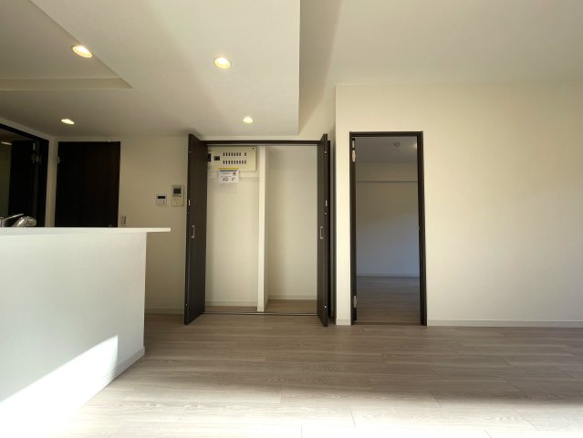 駅に近すぎも良くない！この３分がちょうど良い『コスモ星川パークステージ』リノベーション』の居間・リビング