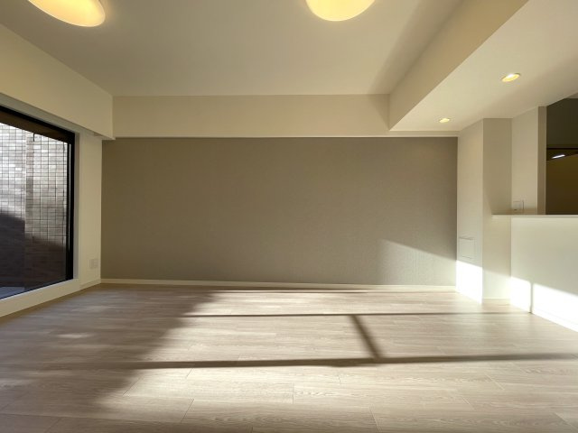 駅に近すぎも良くない！この３分がちょうど良い『コスモ星川パークステージ』リノベーション』の居間・リビング|ゆったりとした居間です