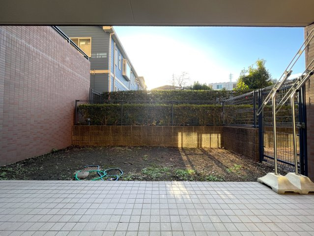 駅に近すぎも良くない！この３分がちょうど良い『コスモ星川パークステージ』リノベーション』の庭|簡単な家庭菜園も楽しめるお庭です