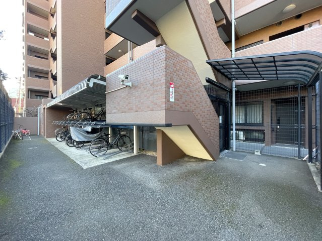 駅に近すぎも良くない！この３分がちょうど良い『コスモ星川パークステージ』リノベーション』の駐輪場
