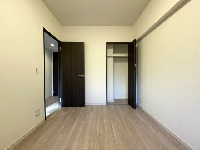 駅に近すぎも良くない！この３分がちょうど良い『コスモ星川パークステージ』リノベーション』の洋室|落ち着いた色調の洋室です