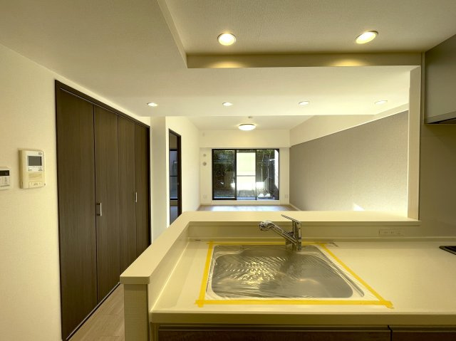 駅に近すぎも良くない！この３分がちょうど良い『コスモ星川パークステージ』リノベーション』の居間・リビング