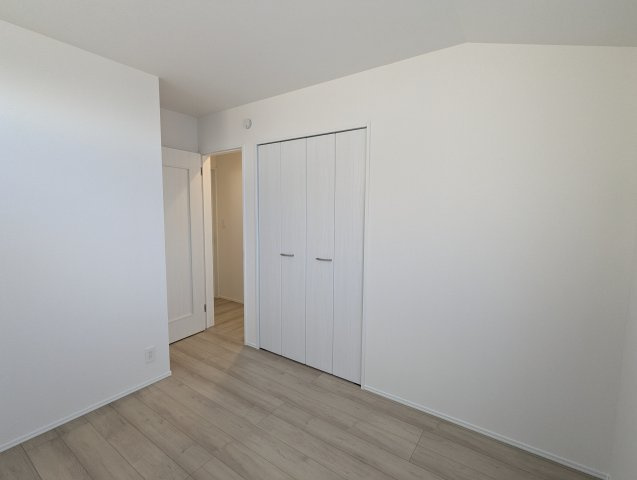 尾張旭市緑町緑ヶ丘4期　全2棟の洋室