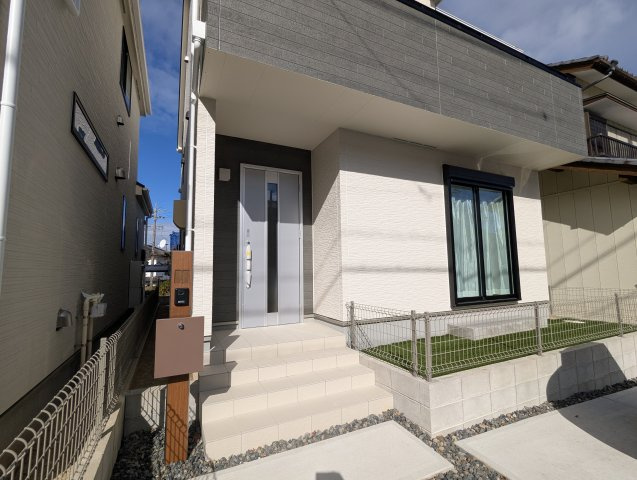 尾張旭市緑町緑ヶ丘4期　全2棟の玄関