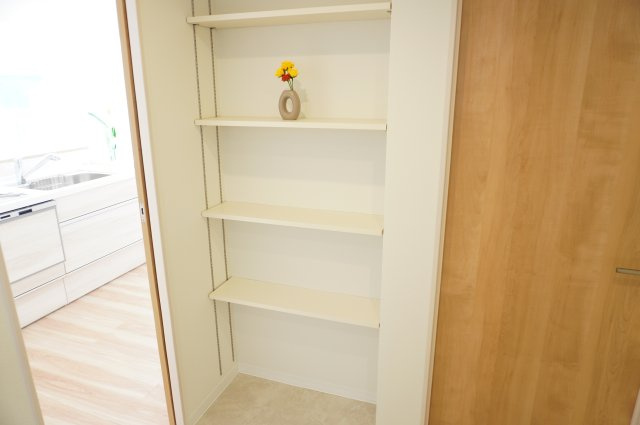 メイツ草加の洗面所|収納棚