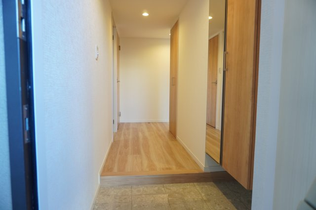 メイツ草加の玄関