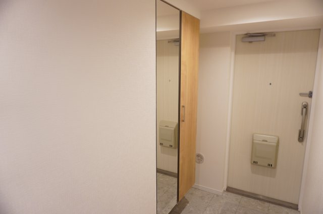 メイツ草加の玄関