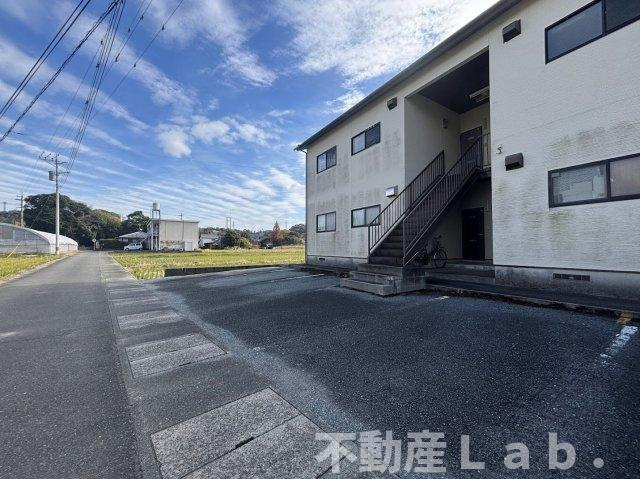 ハイツ渡辺の駐車場