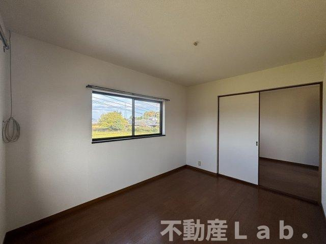 ハイツ渡辺の洋室