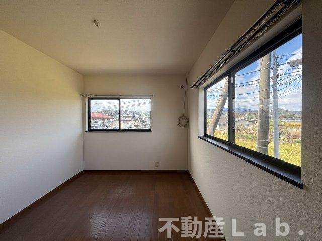 ハイツ渡辺の洋室