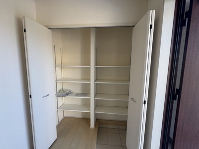 【玄関】 | うるま市与那城屋慶名（全3棟）1号棟 | 1号棟　十分な収納付き玄関♪