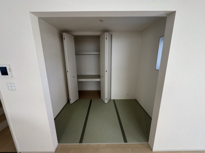 【和室】 | うるま市与那城屋慶名（全3棟）1号棟 | 1号棟　畳コーナー3帖＋収納付き♪