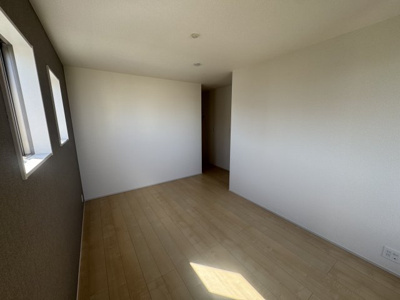 【洋室】 | うるま市与那城屋慶名（全3棟）1号棟 | 1号棟　洋室7.5帖＋WIC付き♪