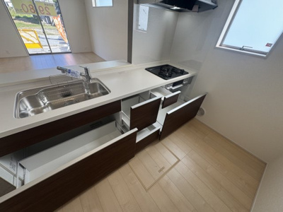 【キッチン】 | うるま市与那城屋慶名（全3棟）1号棟 | 1号棟　使いやすいシステムキッチン♪