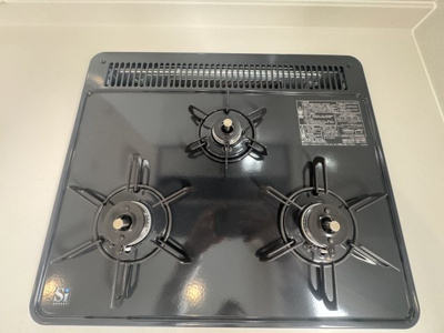 【キッチン】 | うるま市与那城屋慶名（全3棟）1号棟 | 1号棟　三口コンロ♪