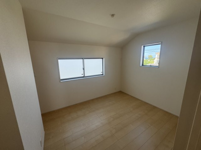 【洋室】 | うるま市与那城屋慶名（全3棟）1号棟 | 1号棟　洋室5.2帖＋WIC×2ヶ所♪