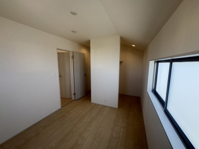 【洋室】 | うるま市与那城屋慶名（全3棟）1号棟 | 1号棟　洋室5.2帖＋WIC×2ヶ所♪