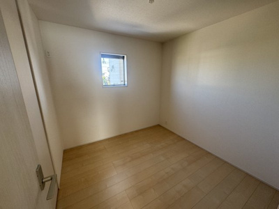 【洋室】 | うるま市与那城屋慶名（全3棟）1号棟 | 1号棟　洋室4.5帖＋CL付き♪