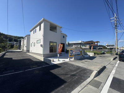 【前面道路含む現地写真】 | うるま市与那城屋慶名（全3棟）1号棟 | ※北東側公道10.81m♪