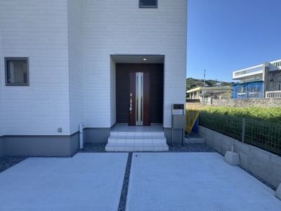 【玄関】 | うるま市与那城屋慶名（全3棟）1号棟 | 1号棟　スマートキー付き♪