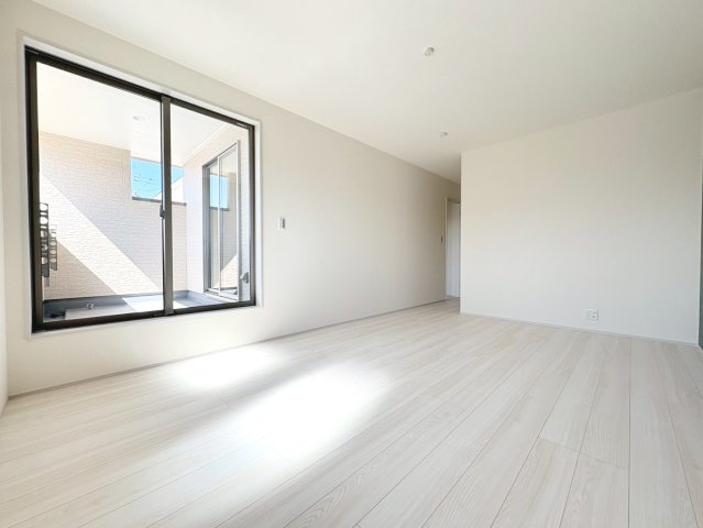 リーブルガーデン　各務原市川島小網町第２　全４区画分譲の寝室|すべての居室にはたっぷり収納できる大型のクローゼット、各室に２４時間換気システムを設置しています。
排気ファンから低風量で24時間強制排気し、家の中の空気をいつも新鮮に保ちます。
