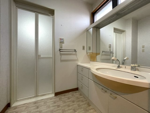 リフォーム前のありのままの姿を初公開！『保土ケ谷区上星川２丁目』リフォームで生まれ変わる！の独立洗面台|独立洗面化粧台付き