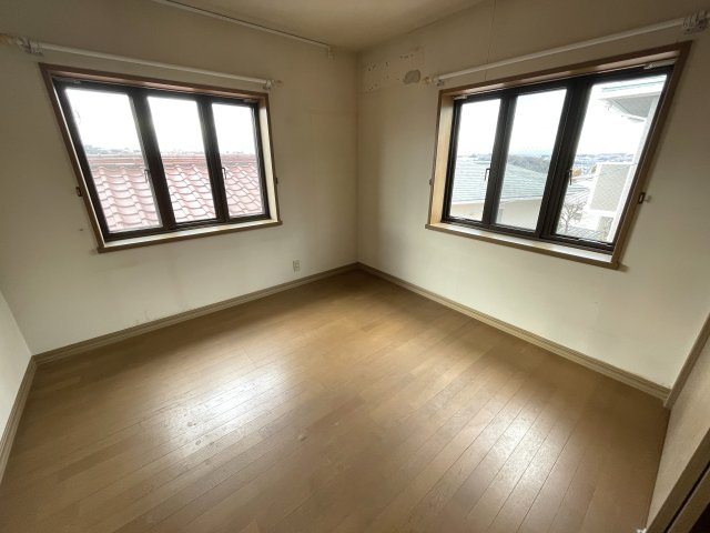 リフォーム前のありのままの姿を初公開！『保土ケ谷区上星川２丁目』リフォームで生まれ変わる！の洋室|広々とした洋室です