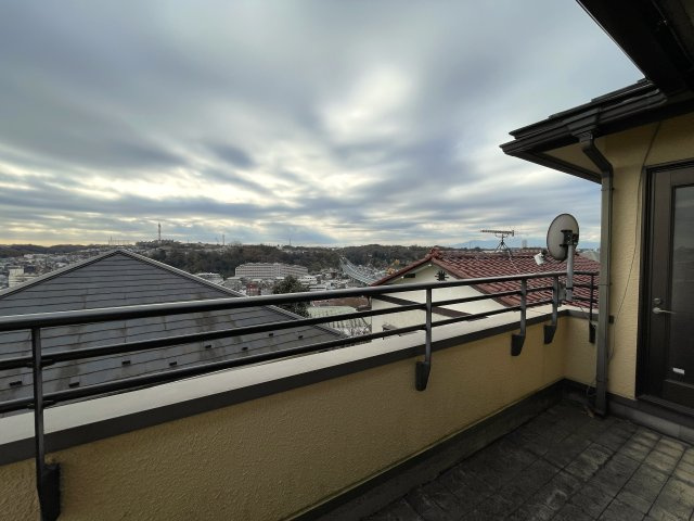 リフォーム前のありのままの姿を初公開！『保土ケ谷区上星川２丁目』リフォームで生まれ変わる！のバルコニー|暖かな日差しのふりそそぐバルコニー