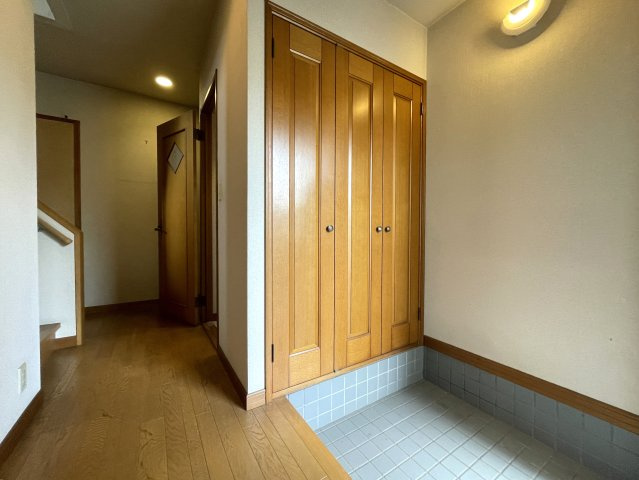 リフォーム前のありのままの姿を初公開！『保土ケ谷区上星川２丁目』リフォームで生まれ変わる！の玄関|玄関です