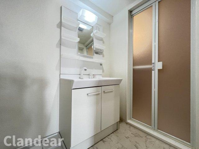 東武大師前サンライトマンション３号館の独立洗面台|ドキドキの新生活も、安心してスタート。ぴったりの住まいを見つけませんか？クランディアが一緒に住まい選びをサポートします‼　まずは、お気軽にお問合せください　＃クランディア